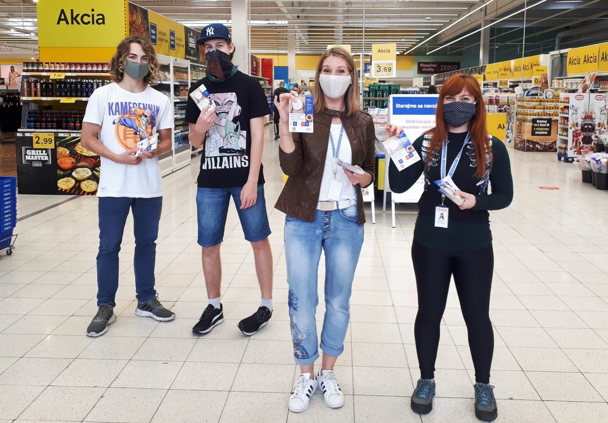 Tesco zbierka dobrovolnici.jpg