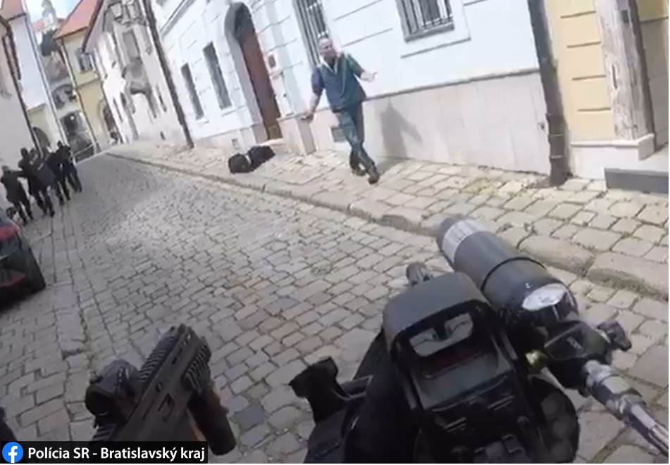 Bratislava, ozbrojený muž