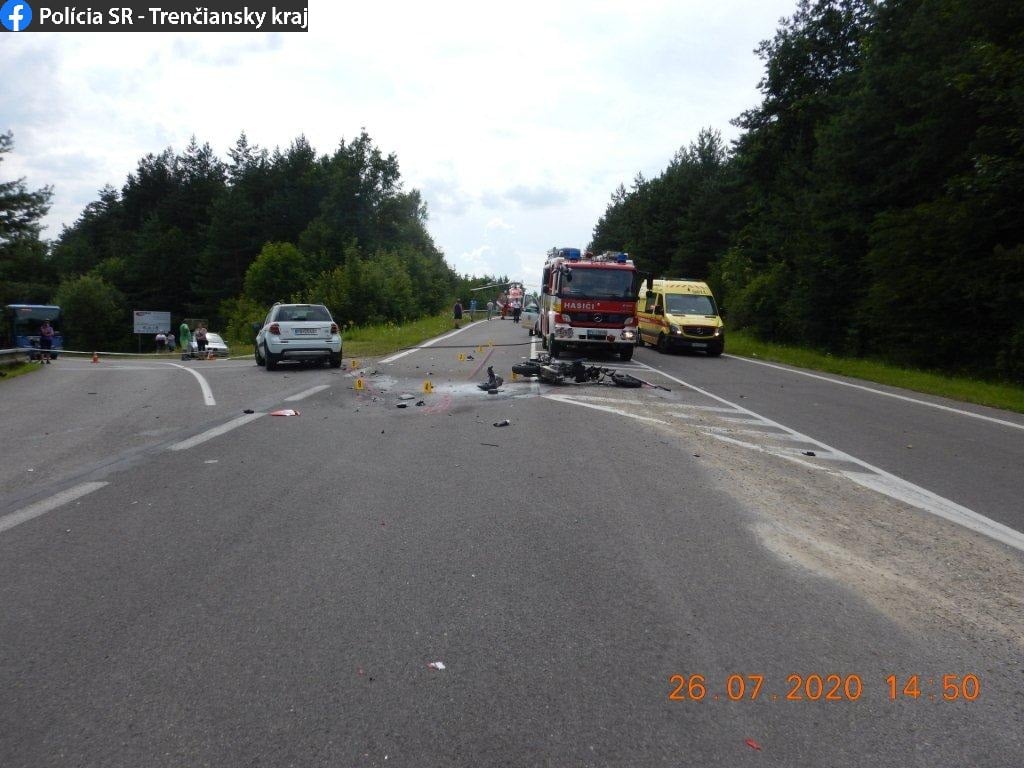 Dopravná nehoda, zrážka auta s motocyklom