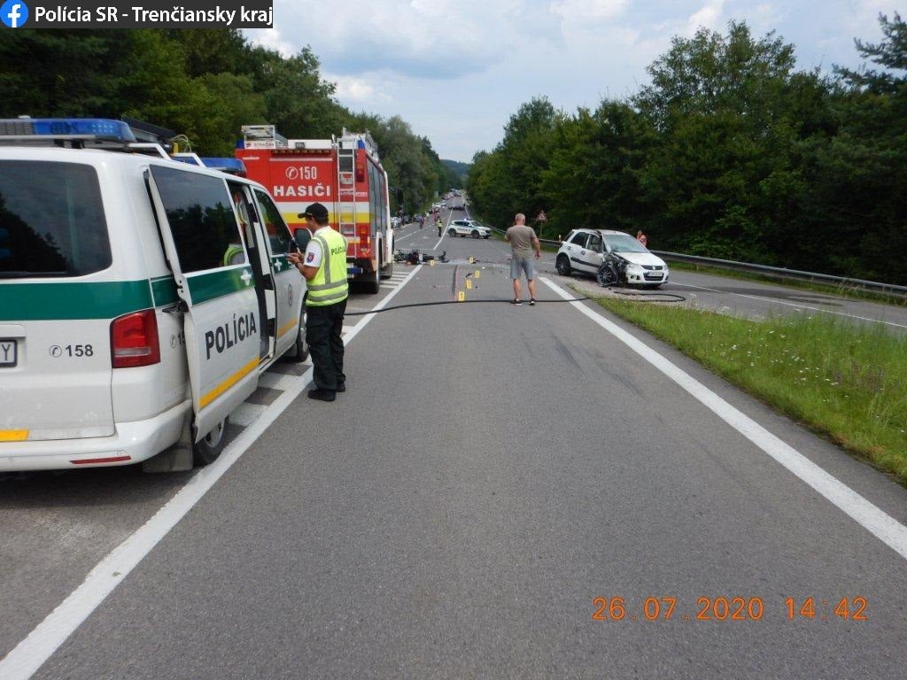 Dopravná nehoda, zrážka auta s motocyklom