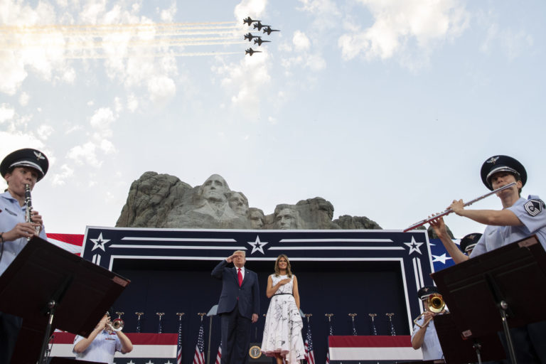 Trump pri Mount Rushmore kritizoval protesty proti rasizmu, chcú podľa neho vymazať americkú históriu