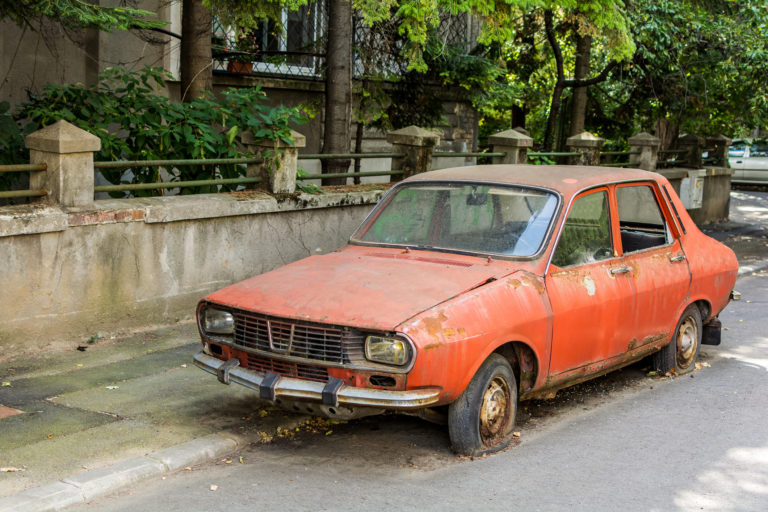 Opustené auto, vrak