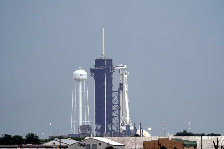 SpaceX Falcon 9 dragon crew