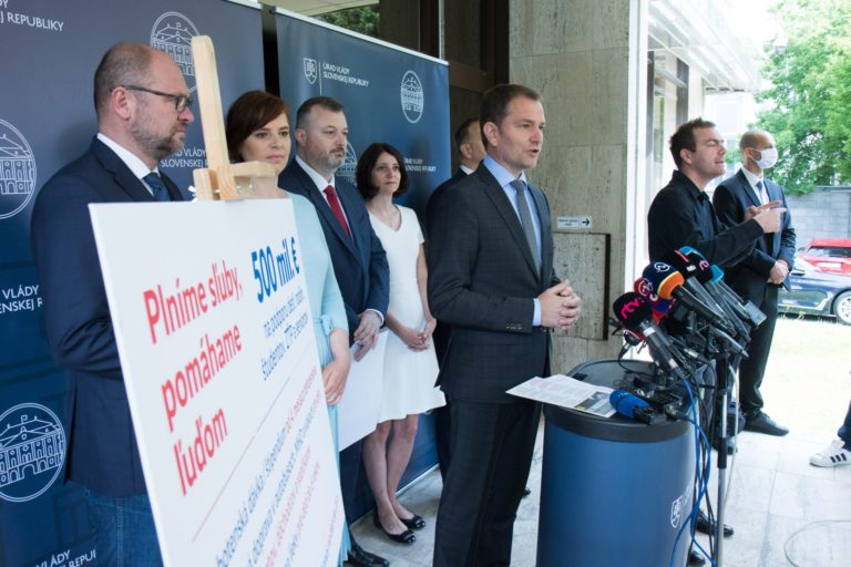 KOALÍCIA: Plníme sľuby, pomáhame ľuïom