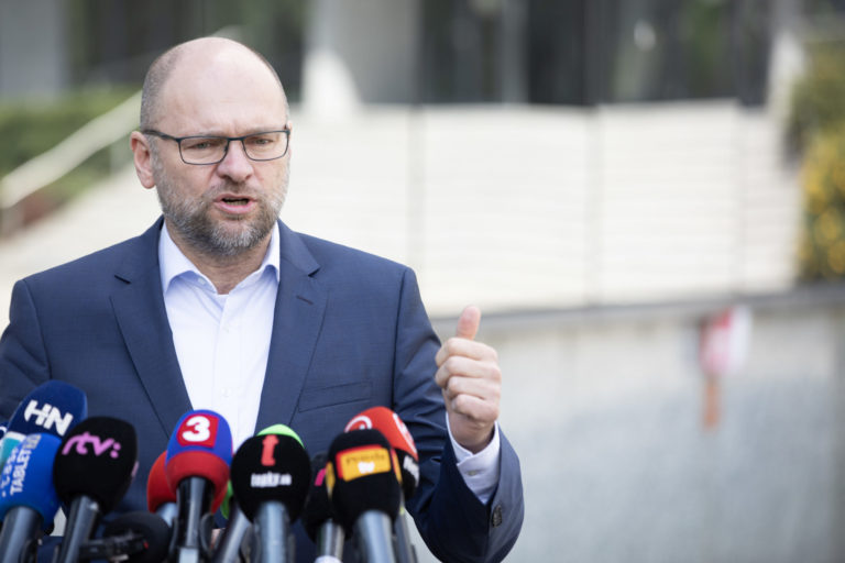 SULÍK: Dotácie pre zatvorené prevádzky