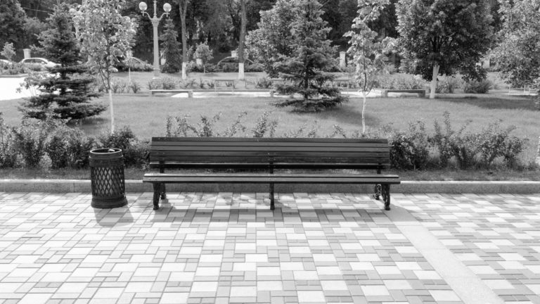 Lavička, park