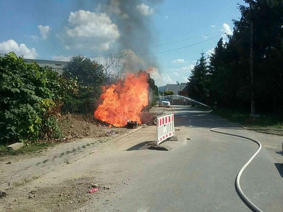 HASIČI: Zasahujú pri požiari v Dubnici nad Váhom
