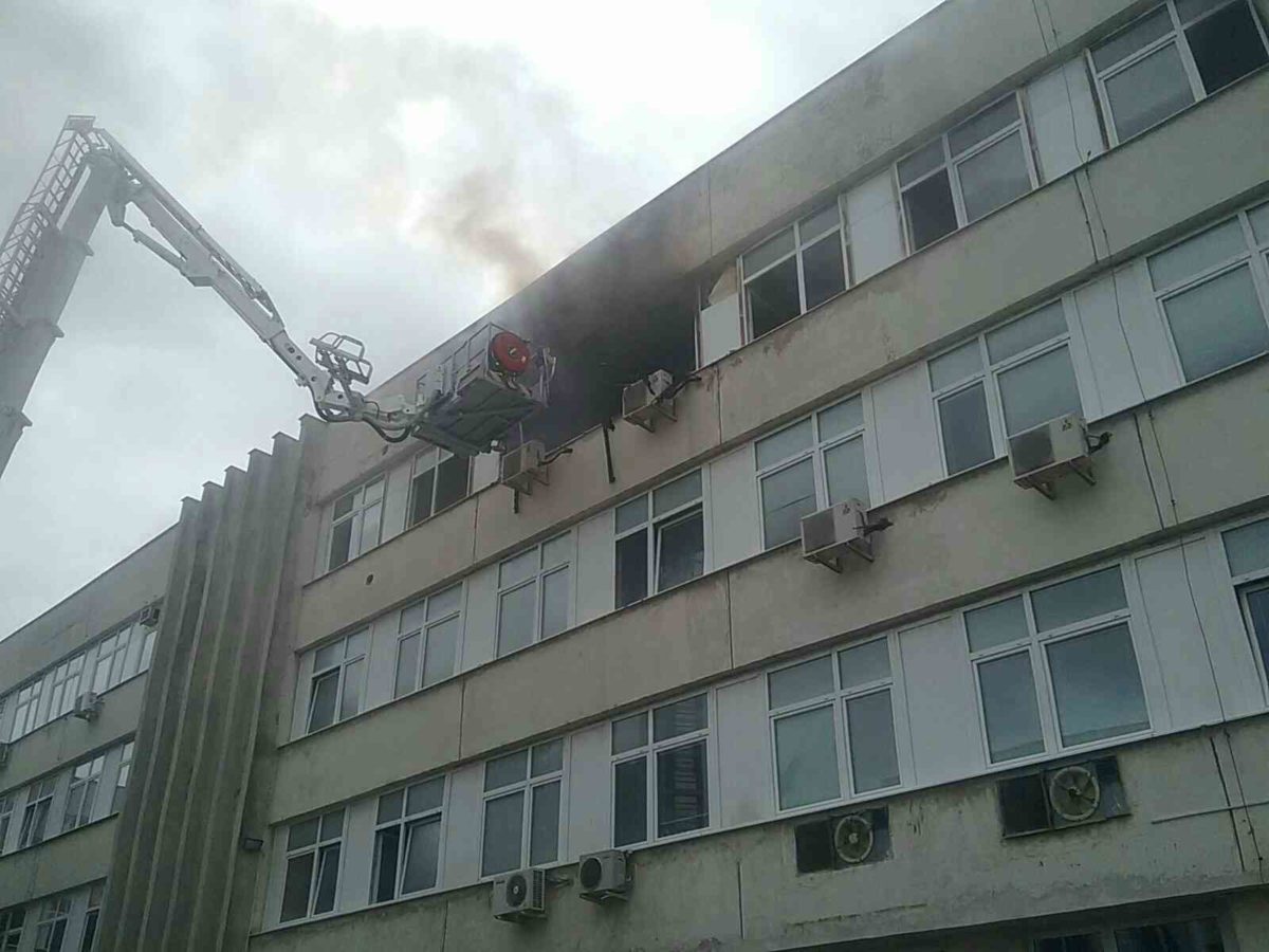 HASIČI: Požiar v priestoroch strednej školy