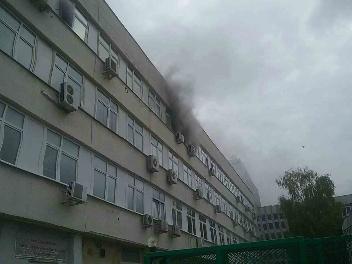 HASIČI: Požiar v priestoroch strednej školy