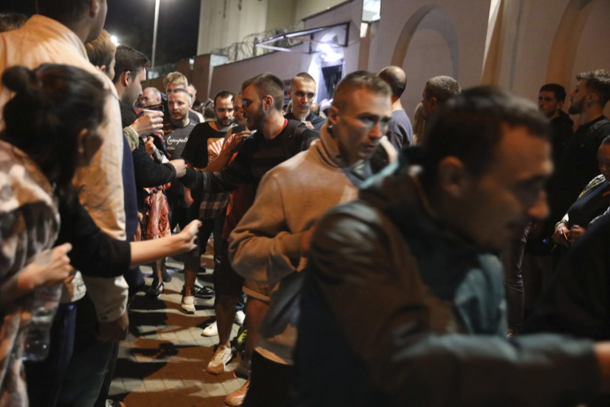 Protestujúci sa zhromaždili na mieste úmrtia demonštranta