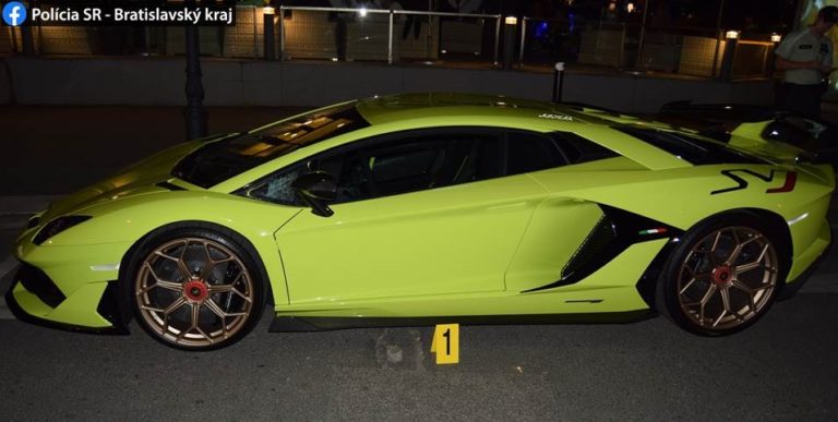 Lamborghini Aventador, Bratislava, rozbité okná