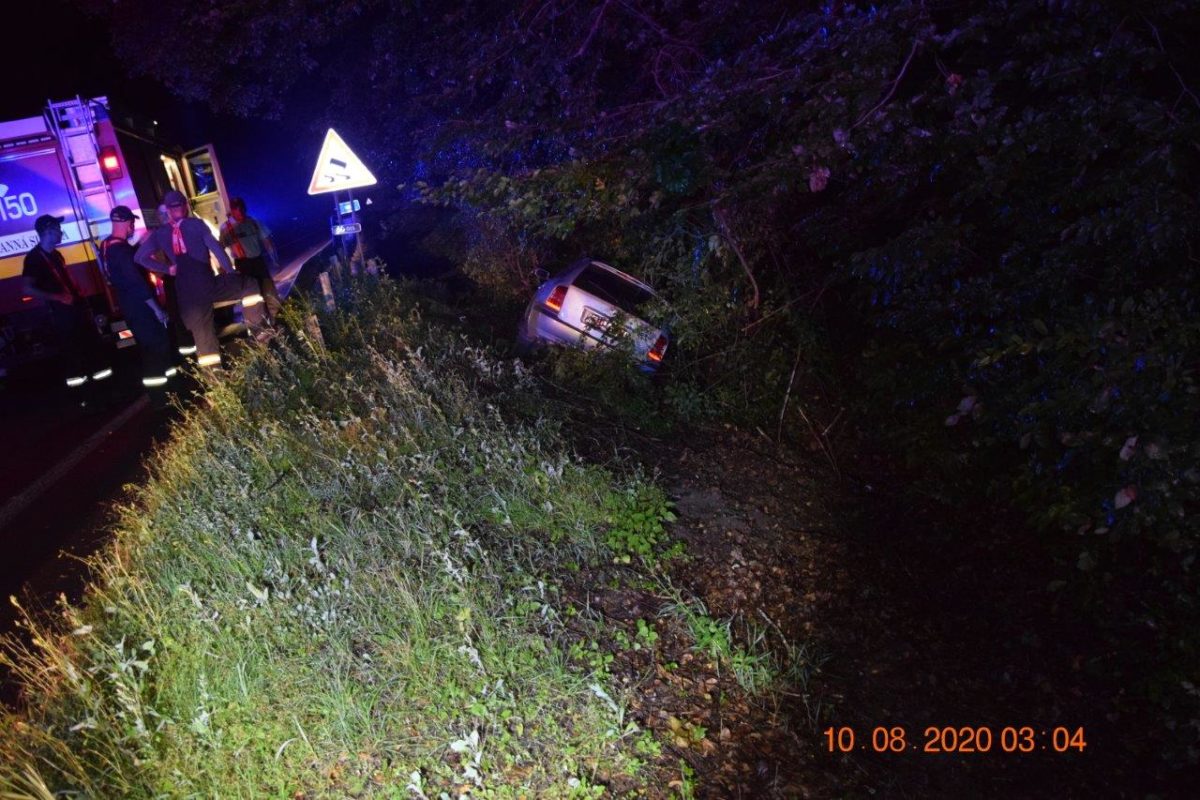 Nehoda auto hron banska bystrica policia 1.jpg