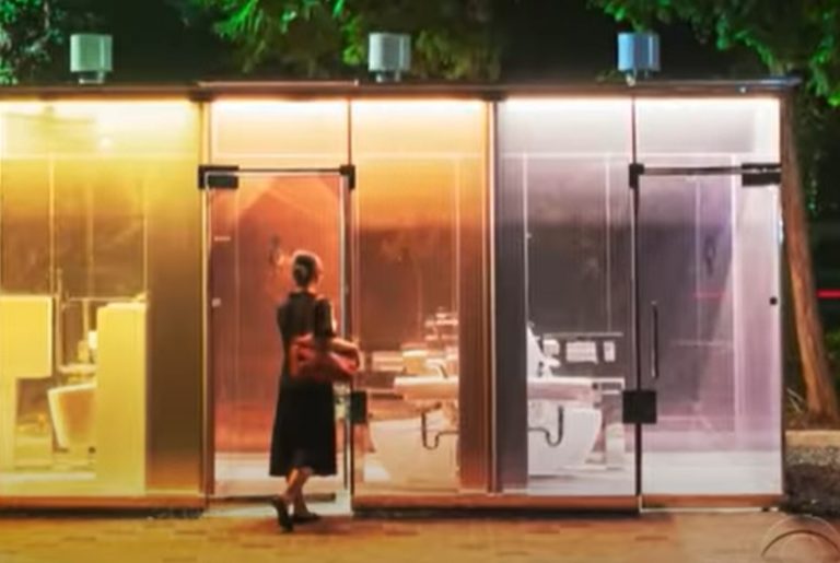 Tokio, priesvitné verejné toalety