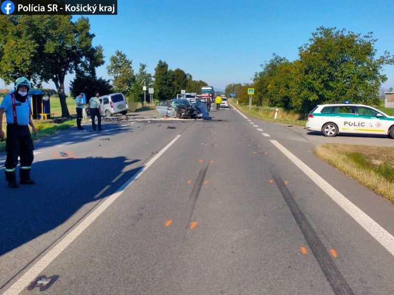 Zrážka, Peugeot, BMW, Fekišovce.jpg