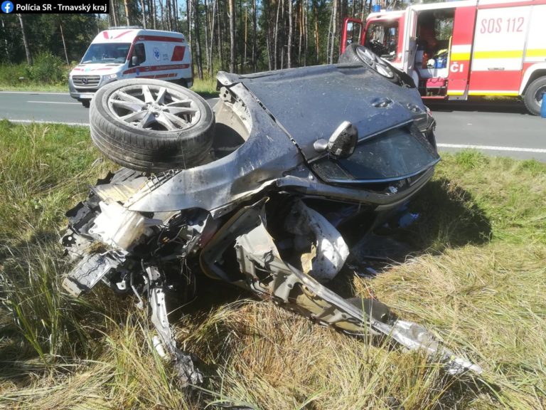 Dopravná nehoda, zrážka auta s kamiónom