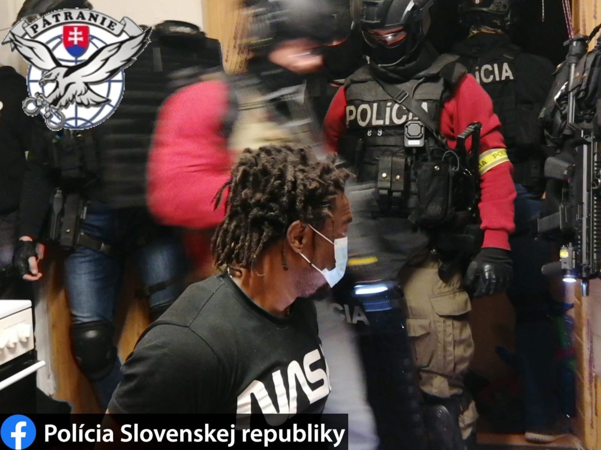 Polícia, Afričan