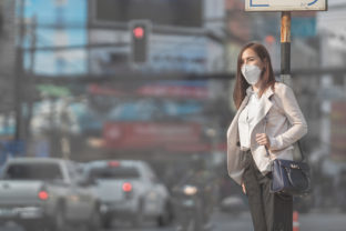 Ročne umrie na následky znečisteného ovzdušia až 400-tisíc ľudí vo svete.