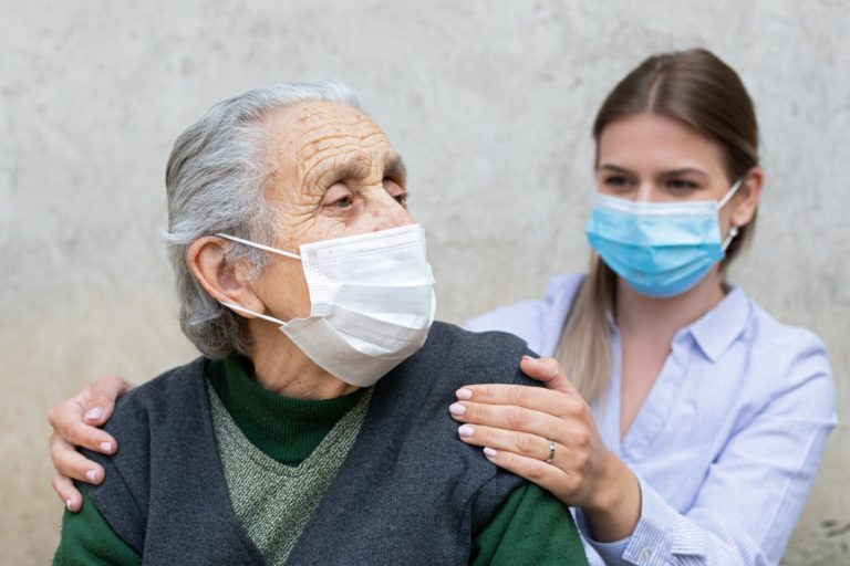 Senior, koronavirus