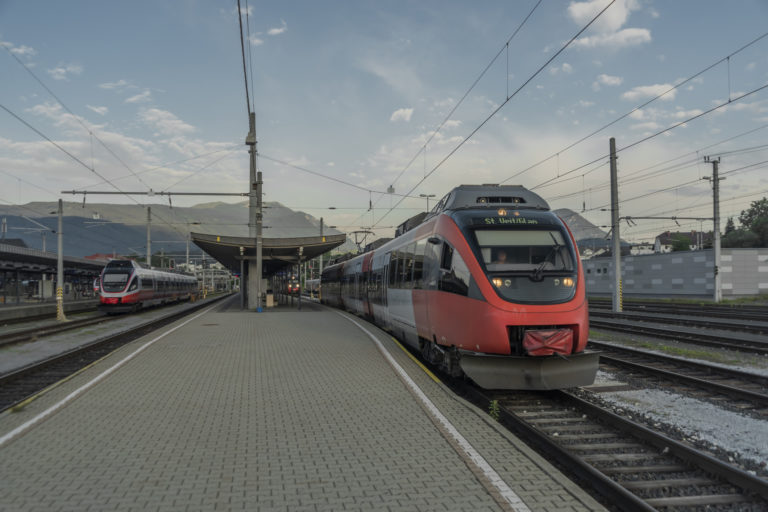 Vlak, stanica, ÖBB