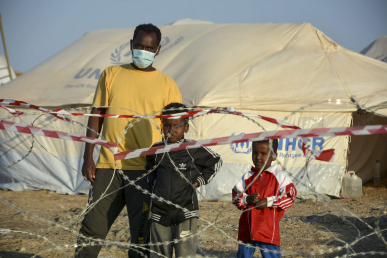 Utečenecký tábor Kara Tepe, migranti, utečenci