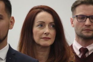 Nezávislá kandidátka Andrea Letanovská (uprostred) počas tlačovej besedy strany Za ľudí, na ktorej predstavili kandidačnú listinu do budúcoročných parlamentných volieb. Bratislava, 25. november 2019.