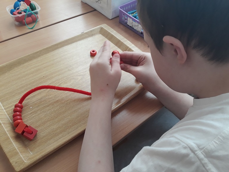 Podporeny projekt_buducnost aj s autizmom_senzomotoricke pomocky.jpg