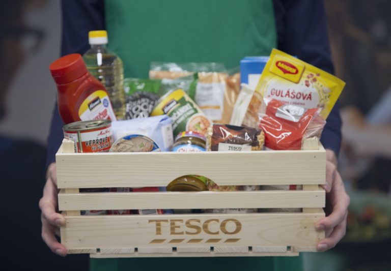 Tesco darovanie potravin 1.jpg