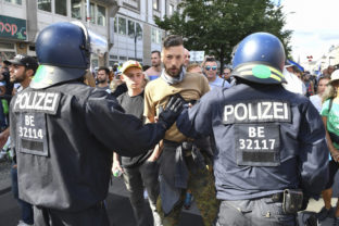 Nemecko, protest, polícia