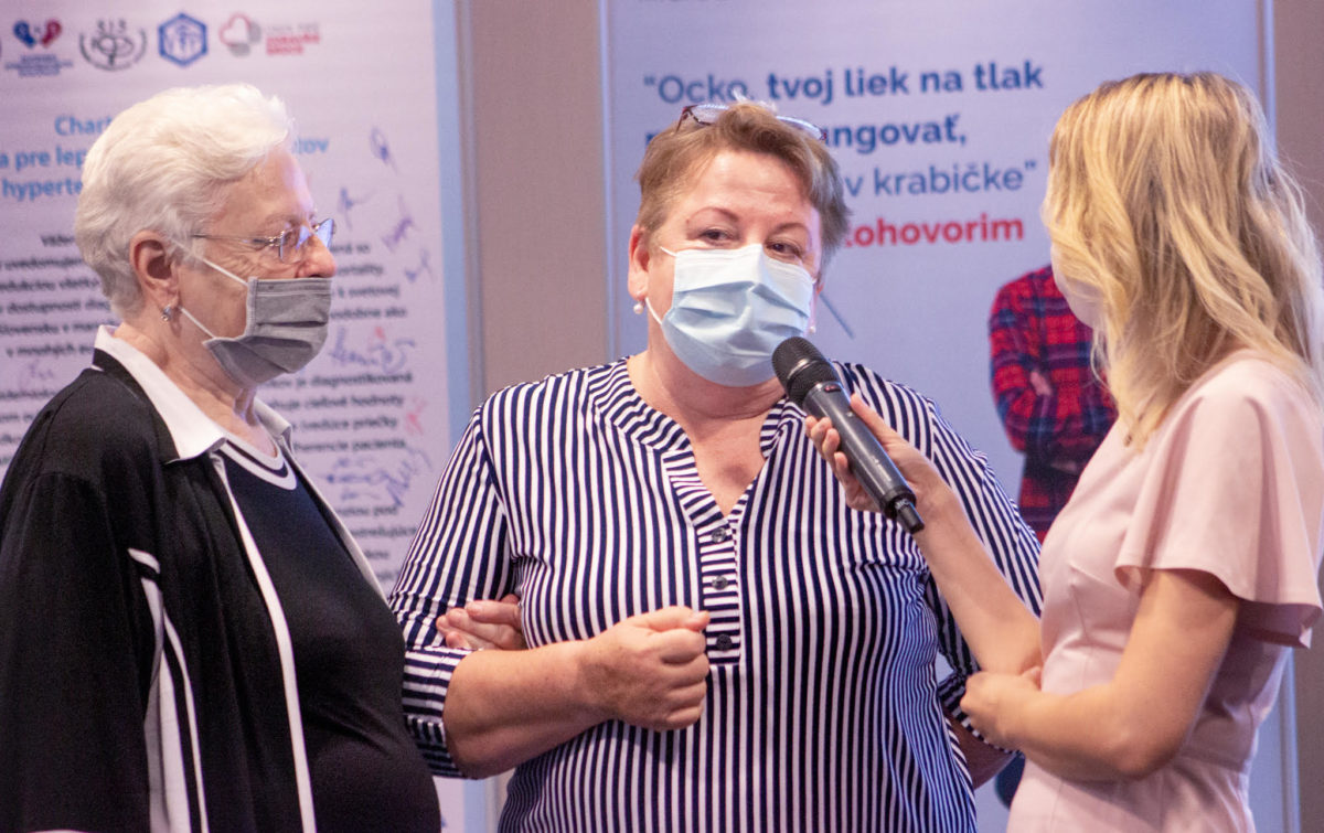 Vlavo mama hedviga a jej dcera jarmila opisuju svoj pacientsky pribeh.jpg
