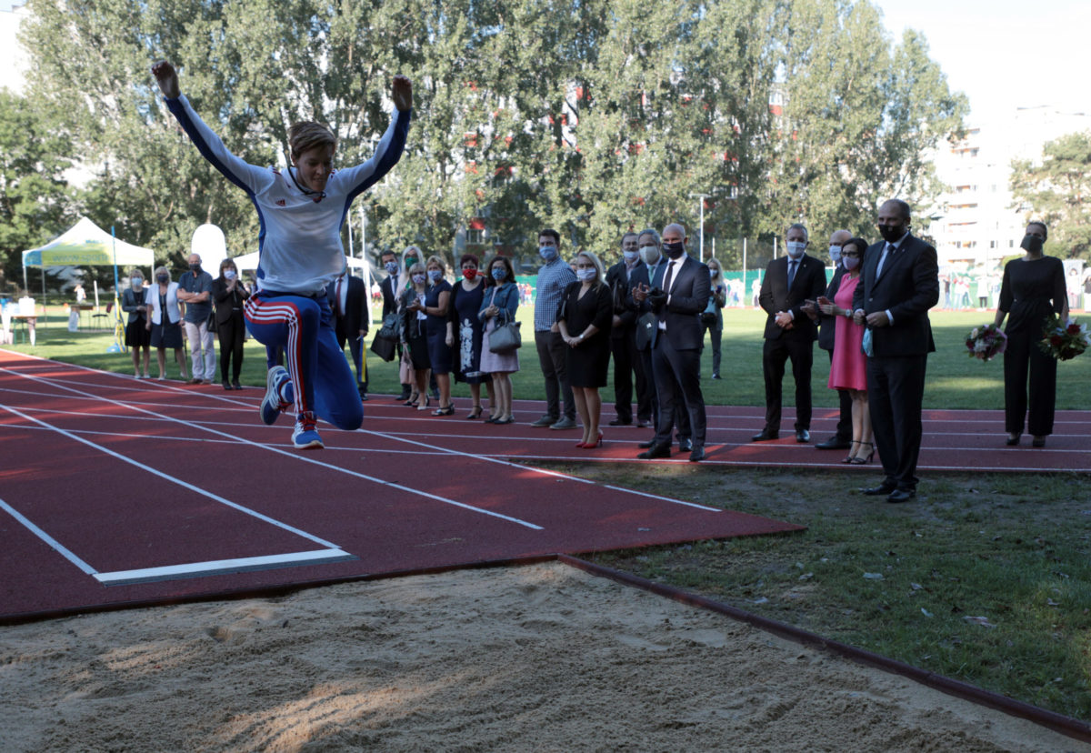 Zs druzicova oval kosice 3.jpg