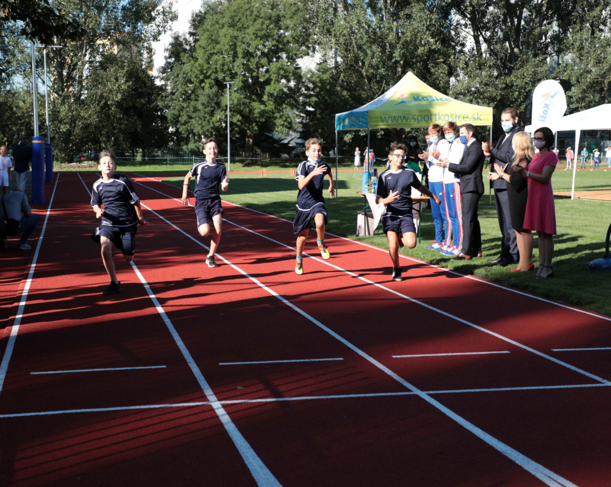 Zs druzicova oval kosice 4.jpg
