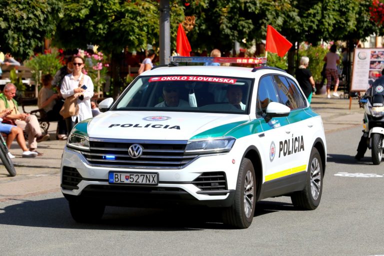 Policajné auto, polícia