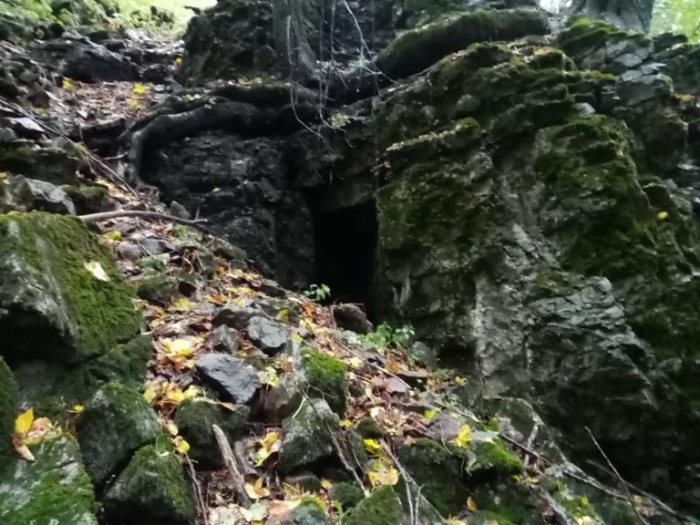 Jaskyňa daždivého dňa