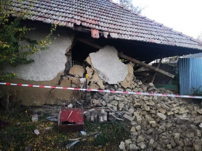 Zrútený dom, hasiči