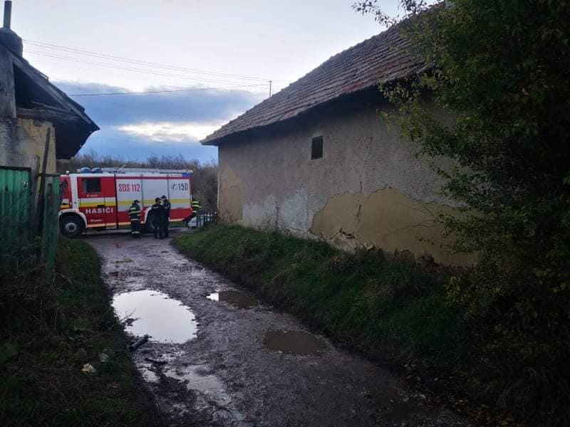 Zrútený dom, hasiči