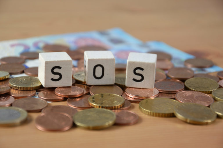 SOS, peniaze