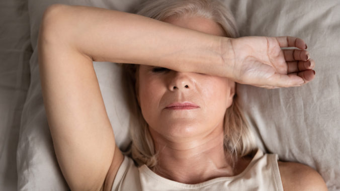 Menopauza, žena, migréna, bolesť hlavy