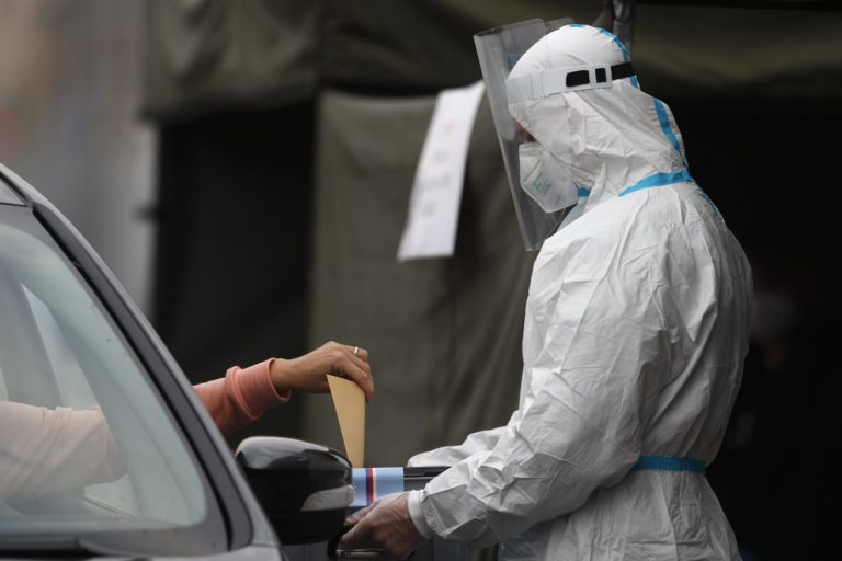 Česko, koronavirus, senátne volby