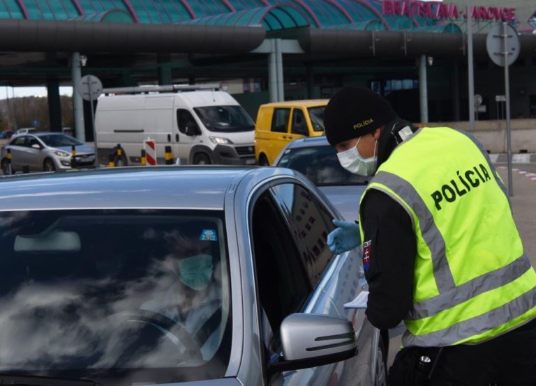 Koronavírus, polícia