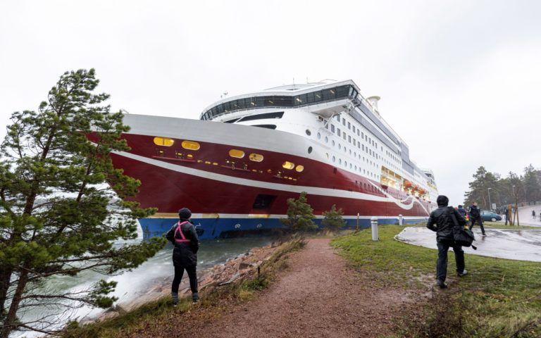 Uviaznutá loď, trajekt, Viking Grace