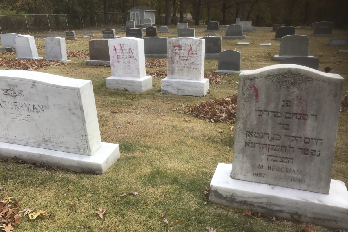 Poškodené hroby, Grand Rapids, židovský cintorín