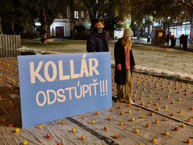 PROTEST: Za odstúpenie Borisa Kollára z funkcie