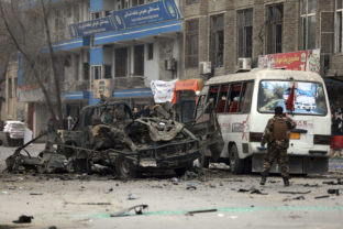 Bombový útok na policajtov v Kábule