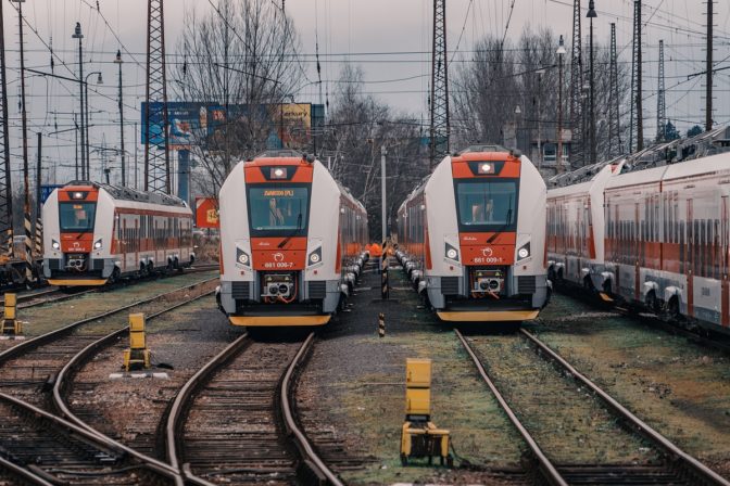 Od vyrobcu bolo dnes prevzatych 8 ks novych trojvoznovych jednotiek.jpg