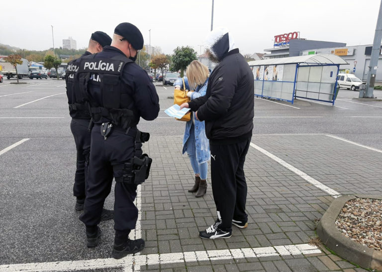 POLÍCIA: Dozerá na dodržiavanie zákazu vychádzania