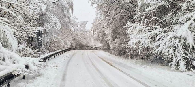 HASIČI: Silné sneženie na východnom Slovensku