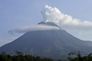 APTOPIX Indonesia Volcano