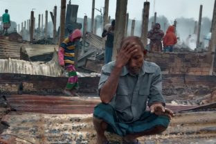 Požiar v utečeneckom tábore Rohingov