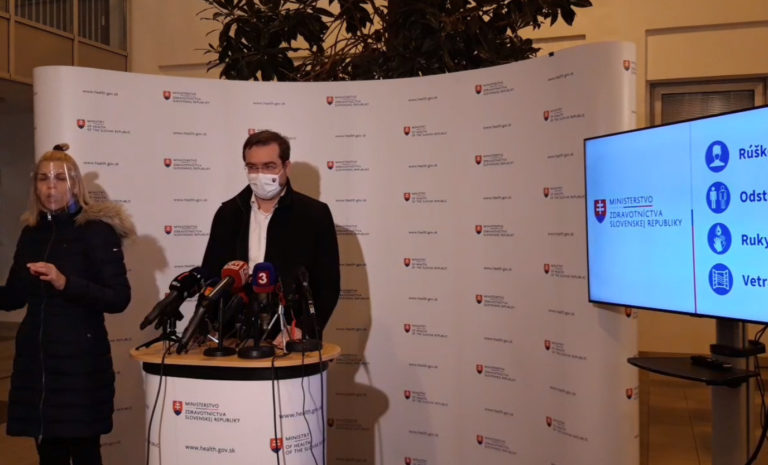 Krajci minister zdravotnictva tlacova konferencia reprofoto.jpg