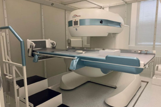 Nemocnica kosice saca magneticka rezonancia.jpg